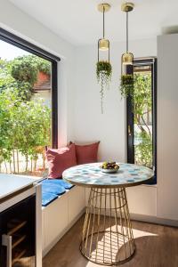 a kitchen with a table and a window at Designer Apartment in the City Center in Cluj-Napoca