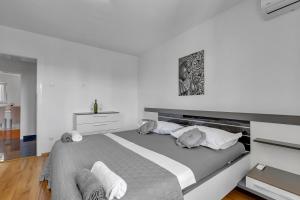Posteľ alebo postele v izbe v ubytovaní Apartment Ivo Makarska