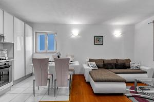 Kuchyňa alebo kuchynka v ubytovaní Apartment Ivo Makarska