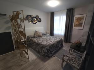 a bedroom with a bed and a chair and a window at Loft Carrión in Carrión de los Condes