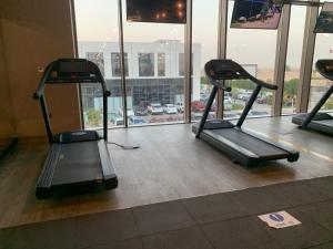 Fitness centrum a/nebo fitness zařízení v ubytování Delightful 3BR Townhouse at DAMAC Hills 2 Dubailand by Deluxe Holiday Homes
