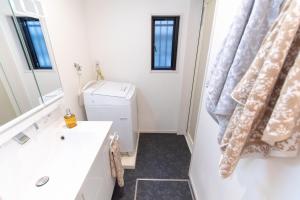 CuteFamilyHouse! 6minShinjuku 6minSta FreeParking Cozy,Bright KidsFree Under6yrs的一间浴室