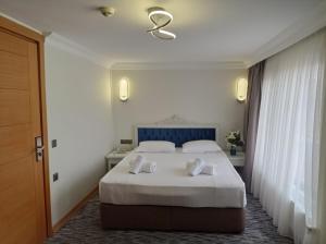 Кровать или кровати в номере Turk Art Hotel