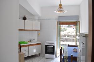 A kitchen or kitchenette at Summerhouse Sagana