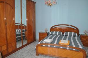 A bed or beds in a room at Summerhouse Sagana