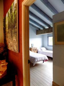 a room with two beds and a room with a room with a bed sqor at Casa de Babel in Cudillero