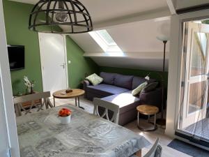 a living room with a couch and a table at 't Klompenhuuske in Rossum