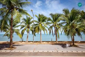 Pantai di atau di dekat vila