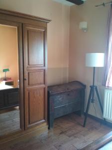 a room with a wooden door and a lamp at Studio apartman Vuković in Varaždin