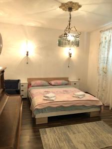 Giường trong phòng chung tại Apartment Piko