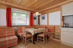 a kitchen and dining room with a table and chairs at Villa Resi Apartments in Corvara in Badia