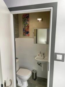 a bathroom with a toilet and a sink at Apartamenty Nadrzeczna24 in Tolkmicko