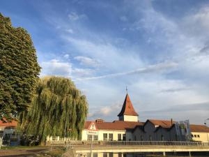 Budova, kde se ubytování v soukromí nachází + 18 fotografií