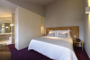 Cama ou camas em um quarto em EMAJ Boutique Hotel