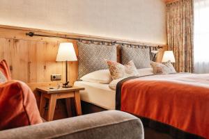 Rúm í herbergi á Superior Hotel Tirolerhof - Zell am See