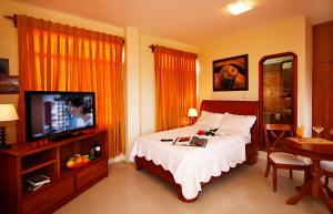 TV a/nebo společenská místnost v ubytování Hotel Del Sol Galapagos