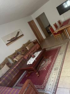 a living room with a couch and a table at Appartamento VACANZE vicino Locarno in Cadenazzo