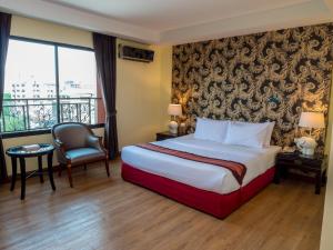 Giường trong phòng chung tại Atrium Boutique Hotel +17 ảnh