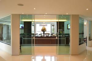 O saguão ou recepção de Hotel Matão By Mercure