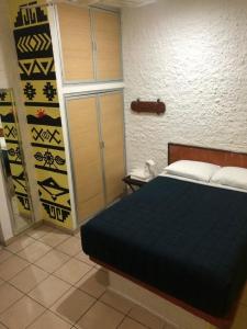 Una cama o camas en una habitación de Hotel Perla Mazatlan