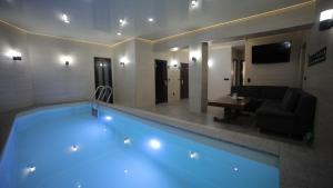 Bazén v ubytování Hotel Terrazzo nebo v jeho okolí