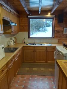 Fotografie z fotogalerie ubytování Gezellige familie chalet v destinaci Oizy