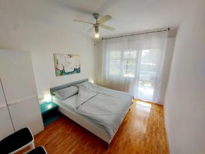 a bedroom with a bed and a ceiling fan at Accommodation Kolar City center Zabok in Zabok