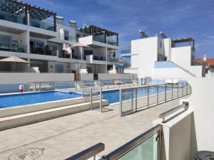 een afbeelding van een gebouw met een zwembad bij Numar Residence J -Manta Rota in Manta Rota