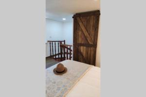 En eller flere senge i et værelse på Cantinho D'aldeia - Casa Rural com Jacuzzi