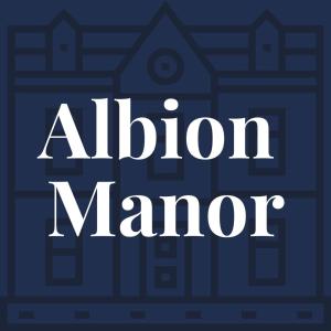 un primer plano del logotipo de la mansión albury en Albion Manor, en Brisbane