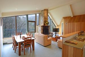 Кухня или мини-кухня в Falls Creek Country Club
 +17 фотографий