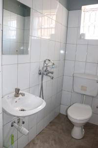 A bathroom at Luwafu Guest House