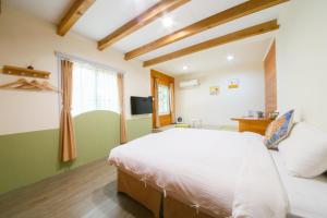 A bed or beds in a room at Dong Shan He B&B