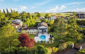 Gallery image of Stunning Home In Montreuil Bellay With 3 Bedrooms, Outdoor Swimming Pool And Heated Swimming Pool in Méron