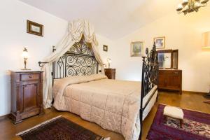 Postel nebo postele na pokoji v ubytování Castello di Altomonte