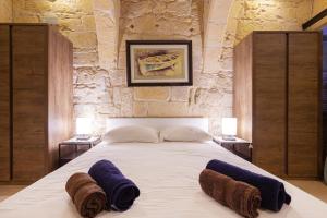 Ліжко або ліжка в номері BRG34 - Historical Vittoriosa Townhouse