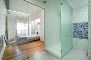A bathroom at Alfama Concept by Homing