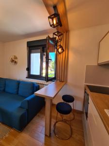 A seating area at Aralux apartman Zlatibor Még 15 kép