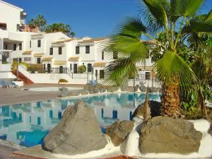 The swimming pool at or close to Casa Dos Angeles - Charming Retreat 2 Bedrooms