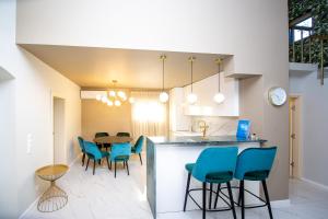 a kitchen and dining room with a table and chairs at Villa M&M in Budva