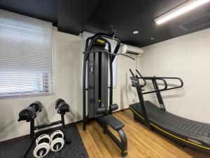 Fitness centrum a/nebo fitness zařízení v ubytování ZONK HOTEL Hakata