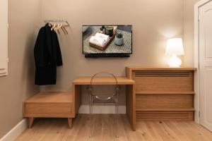 Telewizja i/lub zestaw kina domowego w obiekcie BSJ15-Borgo San Jacopo Room