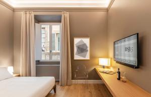 Łóżko lub łóżka w pokoju w obiekcie BSJ15-Borgo San Jacopo Room