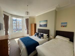 A bed or beds in a room at 45 The Square Holiday Apartments 