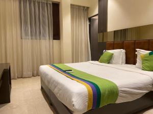Postel nebo postele na pokoji v ubytování Hotel Oyster Suite Andheri West