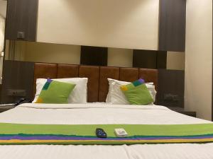 Postel nebo postele na pokoji v ubytování Hotel Oyster Suite Andheri West