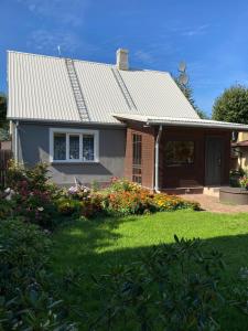 Jardín al aire libre en Brīvdienu māja Saulīte