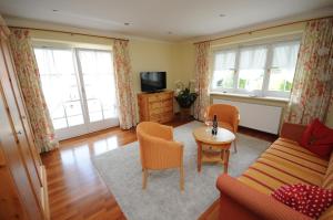 a living room with a couch and a table at Appartement Bergblick I in Faistenau