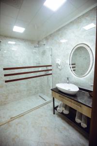 Vonios kambarys apgyvendinimo įstaigoje La Corne Hotel Baku