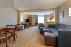 Zona d'estar a Comfort Inn & Suites Wilkes Barre - Arena